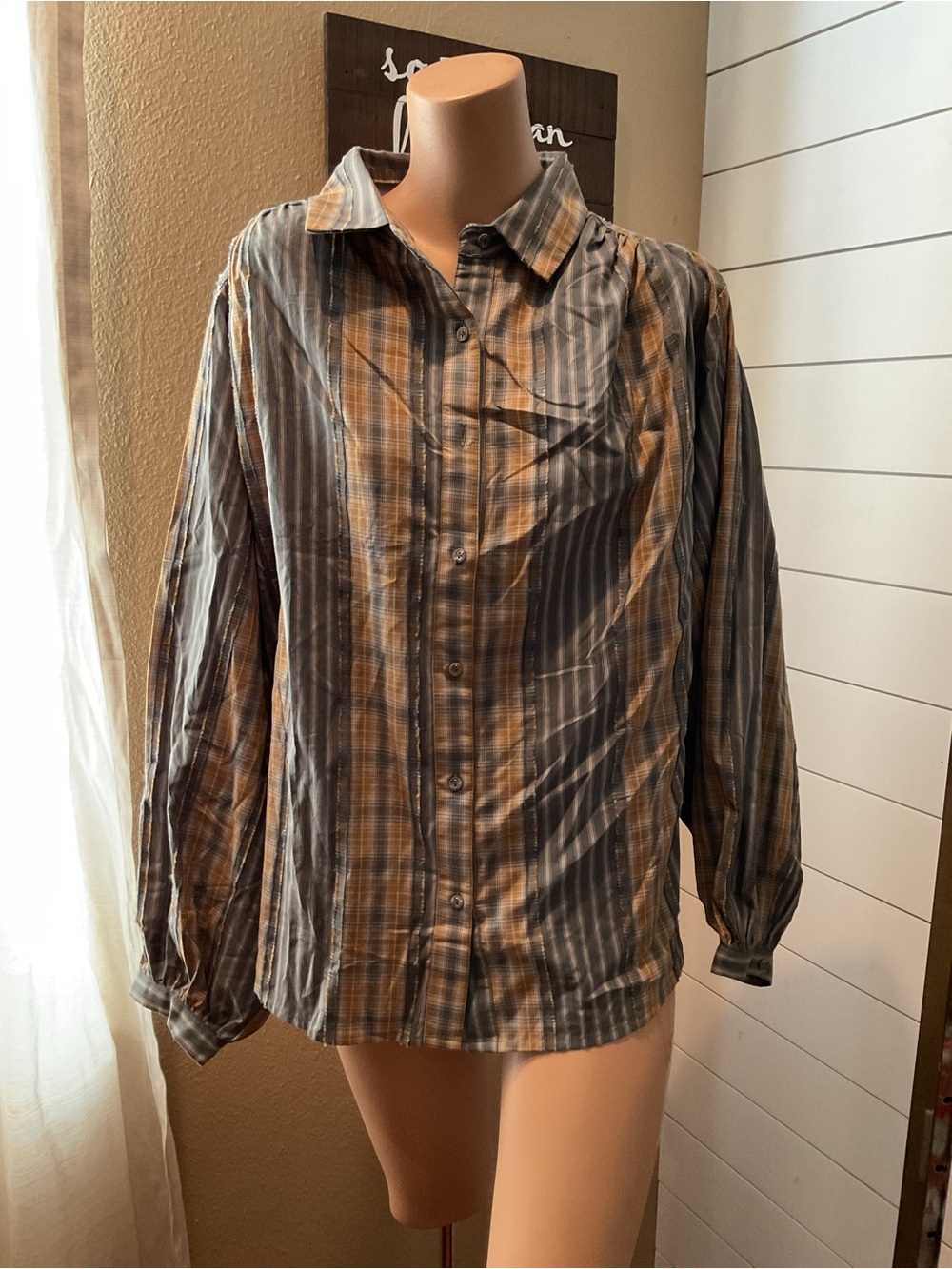 Women’s Gigio Plaid And Striped Long Sleeve Khaki Blue Top Size Small NWT